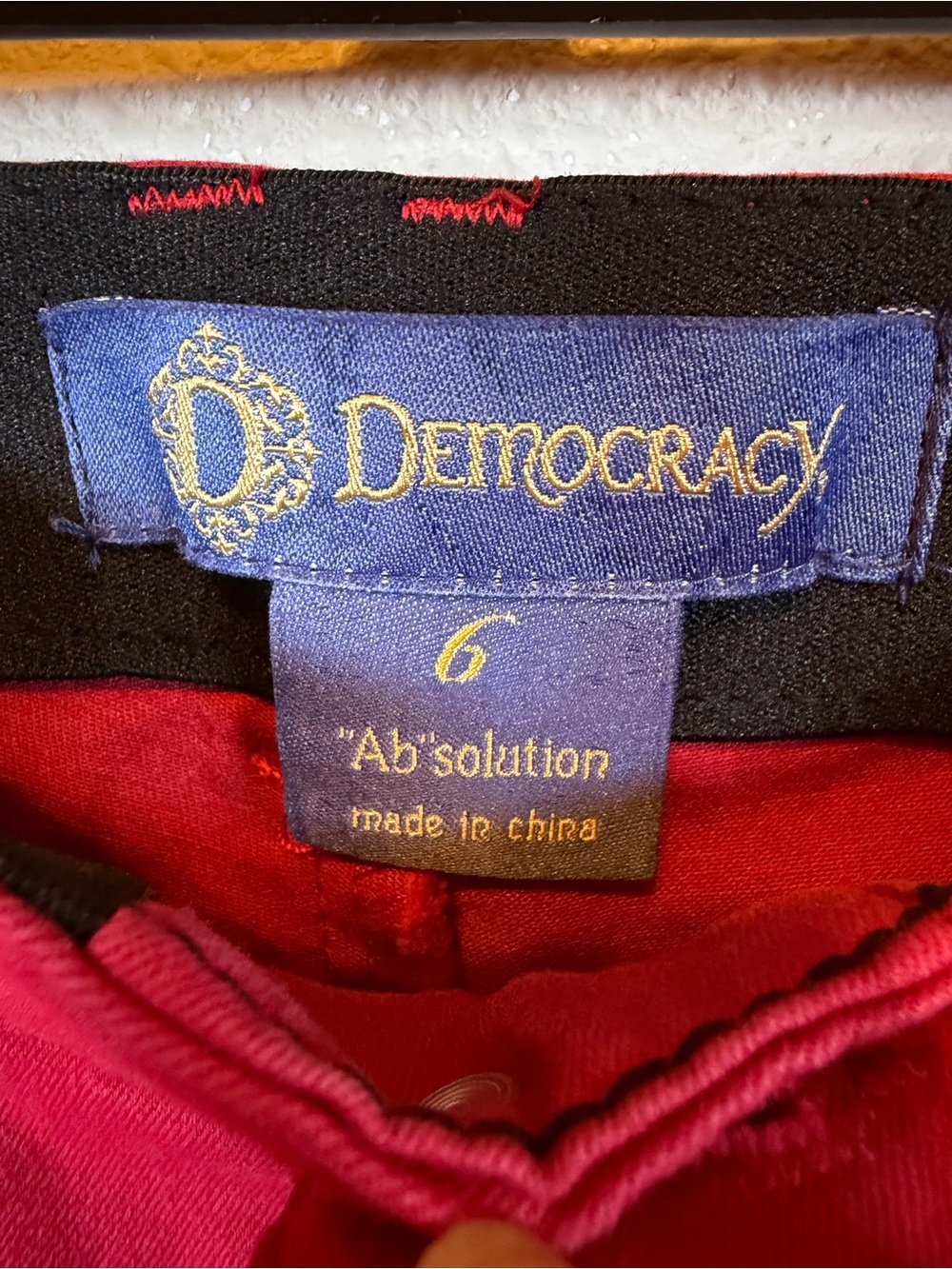 Democracy “Ab” Hot Pink Slim Jeans with Elastic Waist Band. Size 6 - Picture 3 of 4